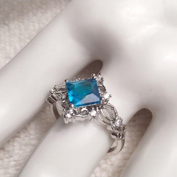 2.4K Blue Sapphire Ring - size 10 (Lab Stone) - Picture 4 of 8